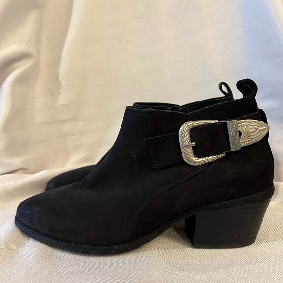 Steve Madden Bradi black suede bootie w/ western buckle detail, like new SZ 8.5‎ - Picture 9 of 9